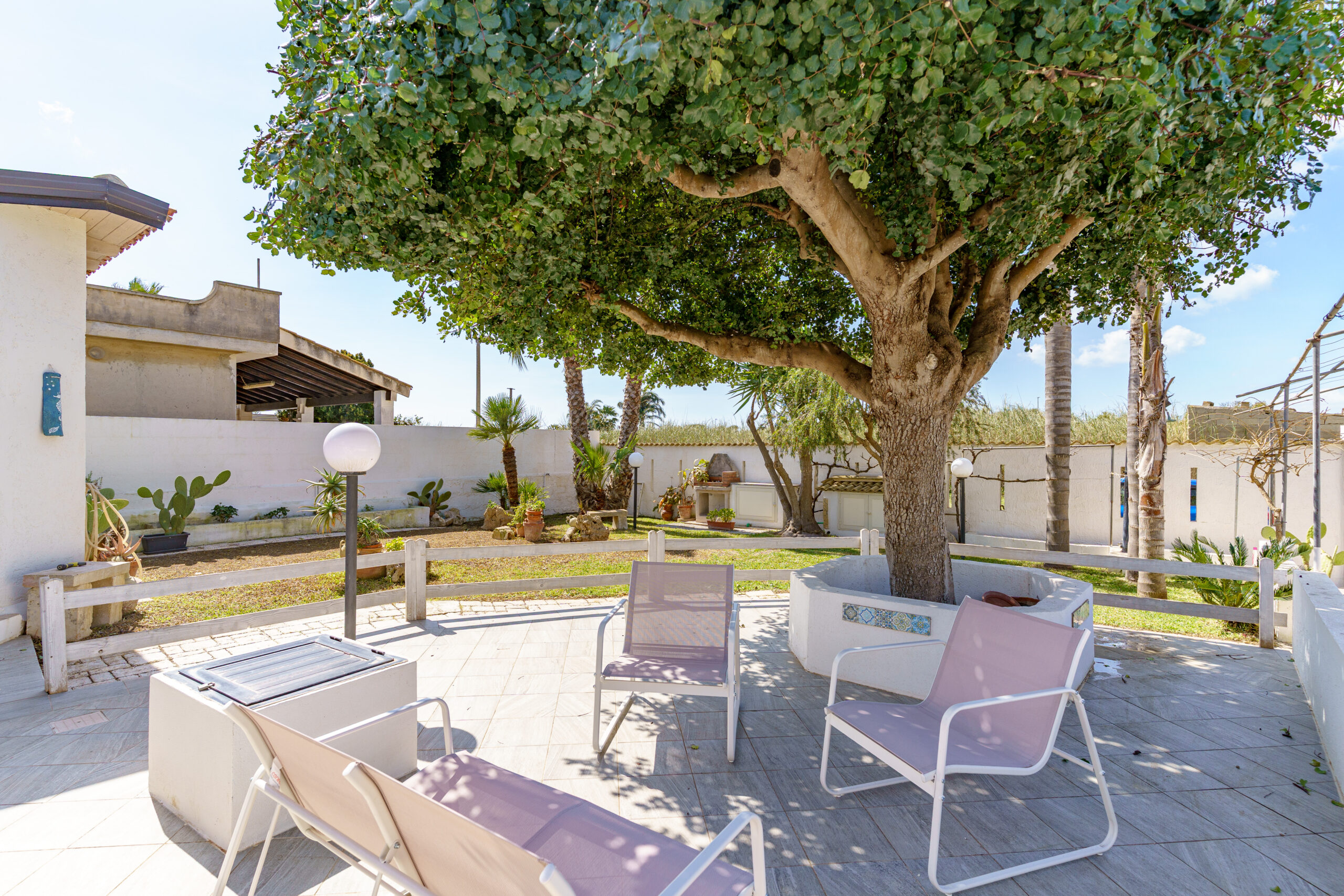Giardino e spazi outdoor della casa vacanze BlueWindowHome