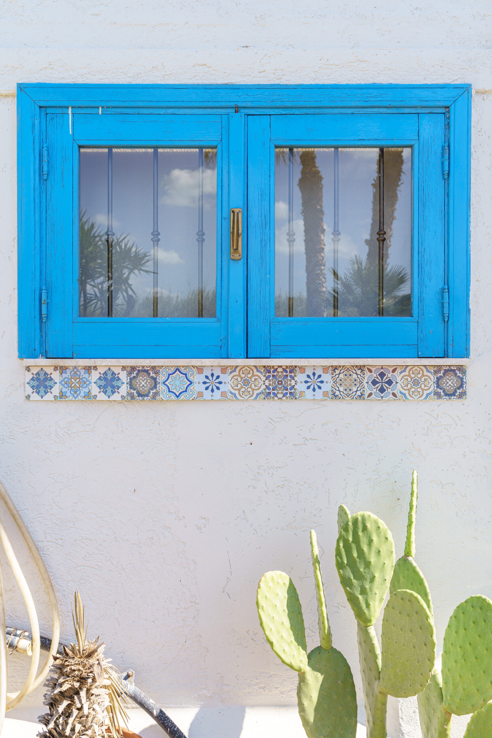 Dettaglio esterno di BlueWindowHome vicino al mare di Santa Maria del Focallo